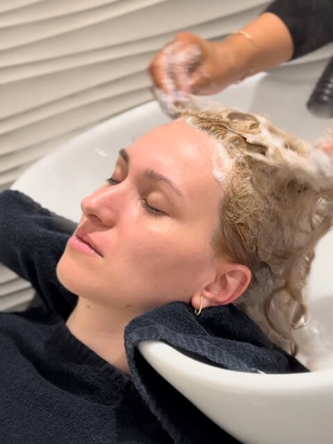 Lana is getting her hair washed.